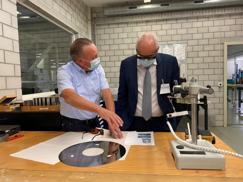 Regierungspräsident Pierre-Alain Schnegg besucht innovative Firmen